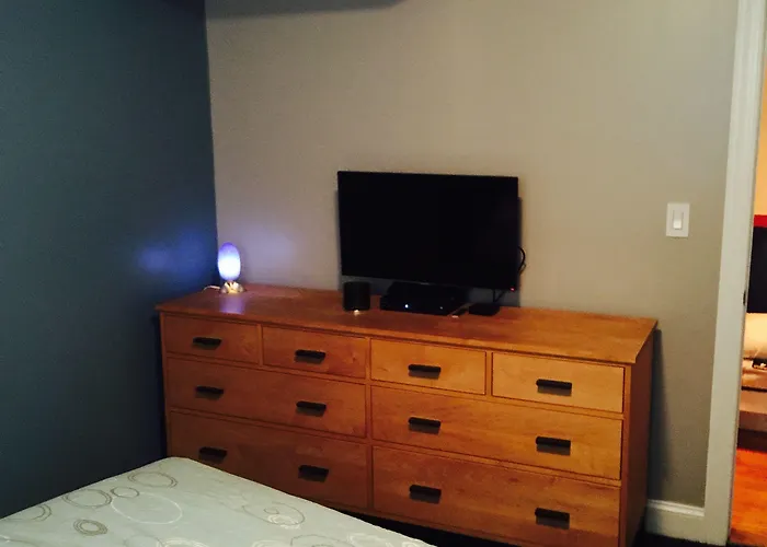 House 5863- Chicago's Premier 4* Chicago