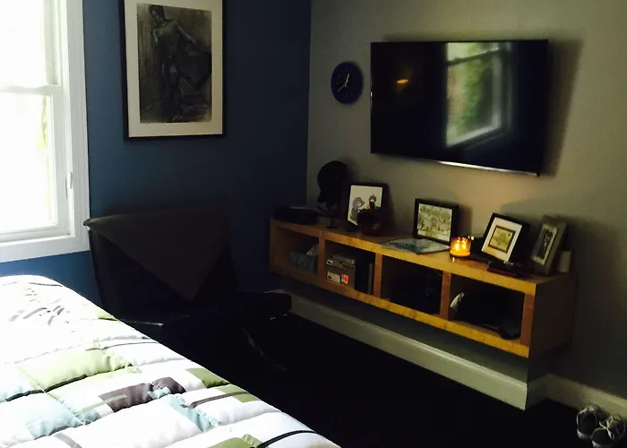 House 5863- Chicago's Premier 4* Chicago