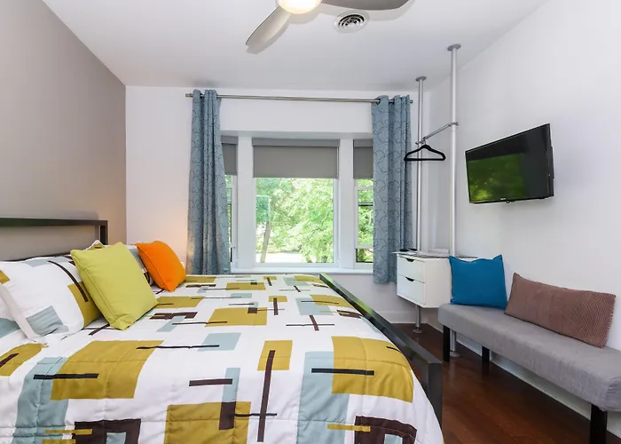 Bed & Breakfast House 5863- Chicago's Premier 4*