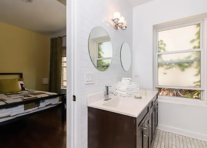 House 5863- Chicago's Premier 4*