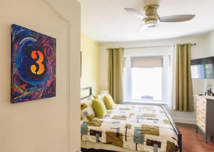 House 5863- Chicago's Premier Bed & Breakfast