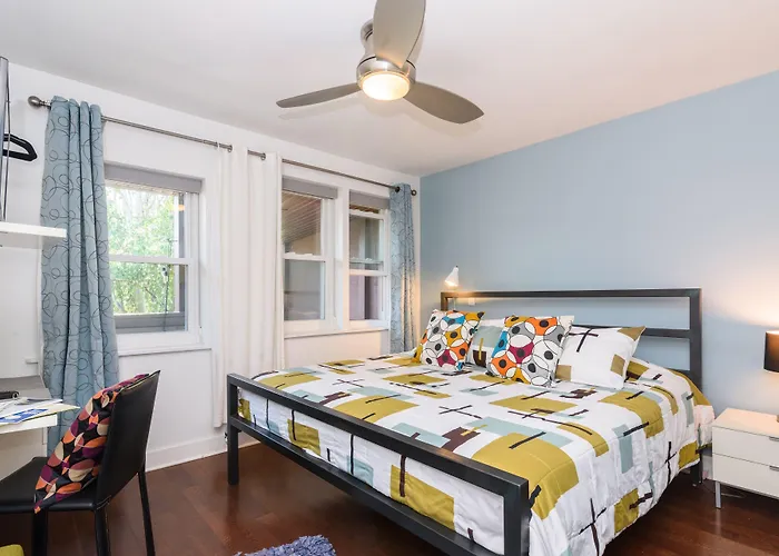 House 5863- Chicago's Premier Bed & Breakfast