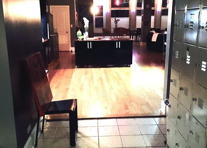 Bed & Breakfast House 5863- Chicago's Premier Chicago