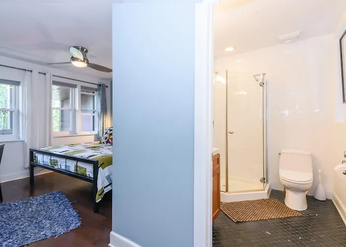 House 5863- Chicago's Premier Bed & Breakfast