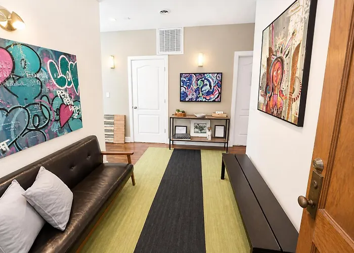 House 5863- Chicago's Premier Bed & Breakfast
