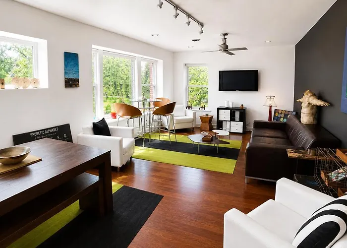 Bed & Breakfast House 5863- Chicago's Premier