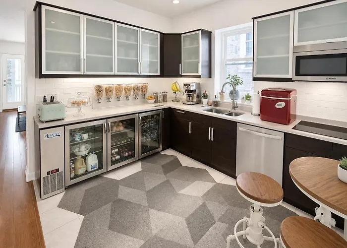 House 5863- Chicago's Premier 4*