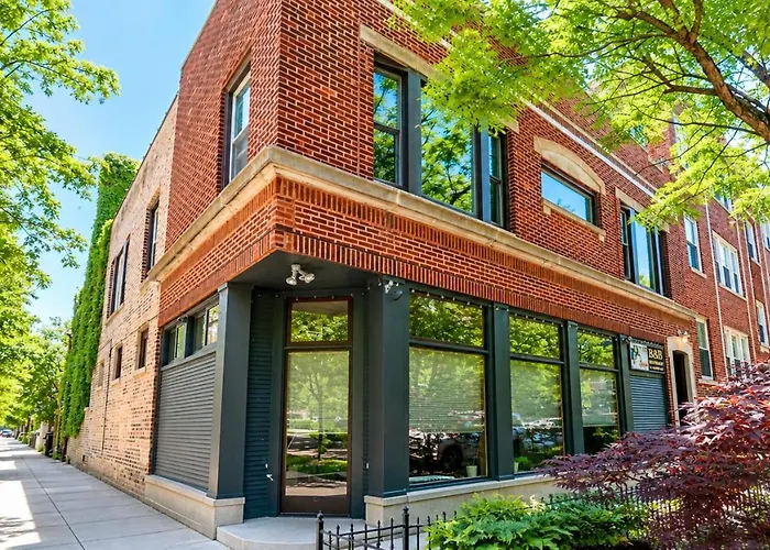 House 5863- Chicago's Premier