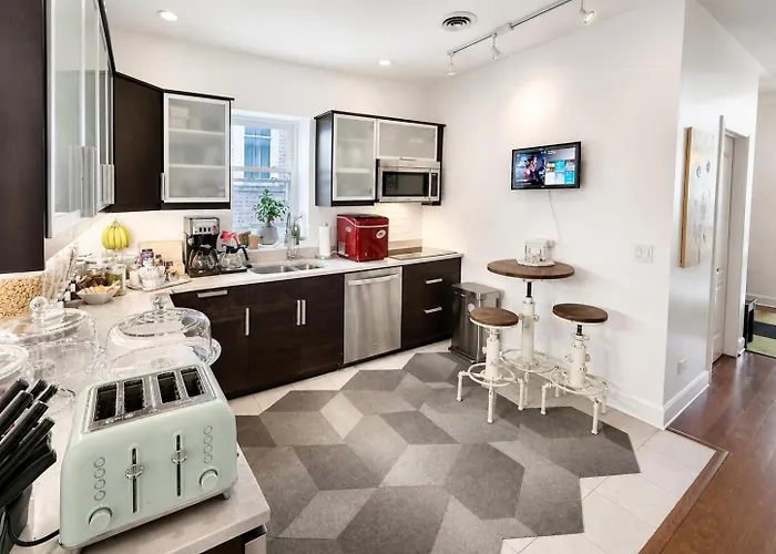 House 5863- Chicago's Premier Bed & Breakfast Chicago