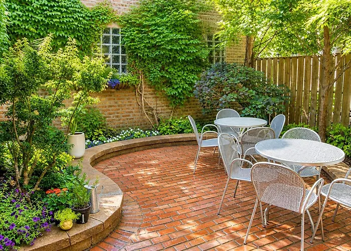 House 5863- Chicago's Premier Bed & Breakfast 4*