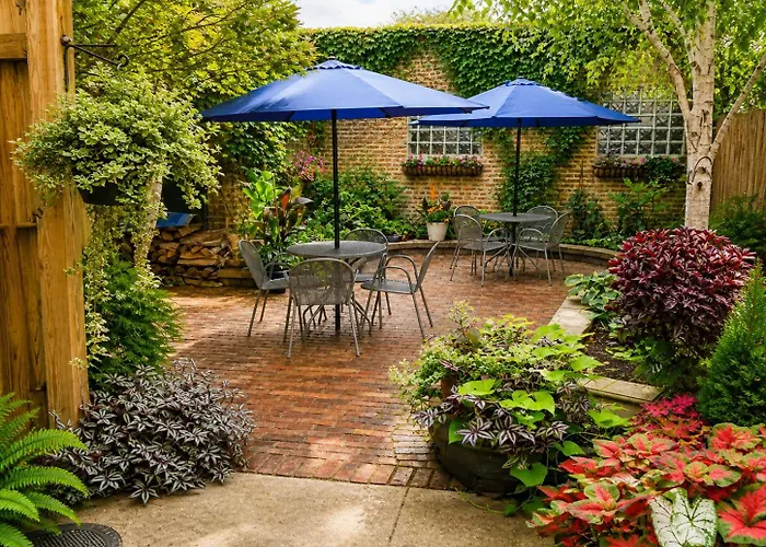 House 5863- Chicago's Premier Bed & Breakfast