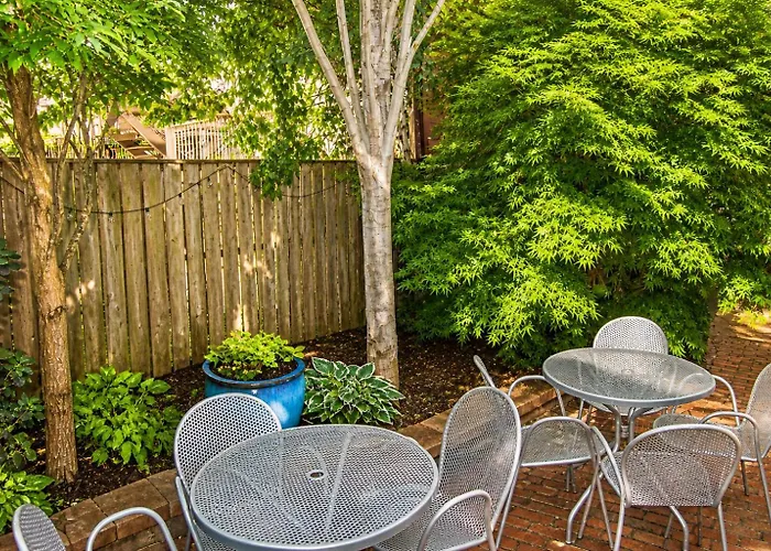Bed & Breakfast House 5863- Chicago's Premier