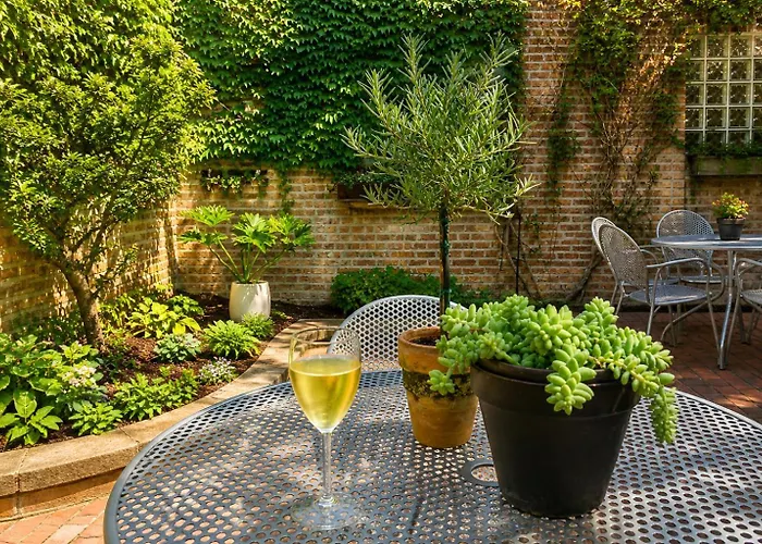 House 5863- Chicago's Premier Bed & Breakfast 4*