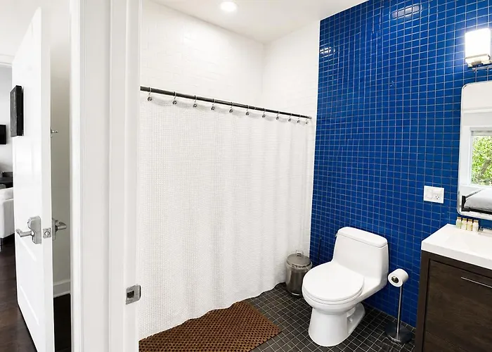 House 5863- Chicago's Premier 4*