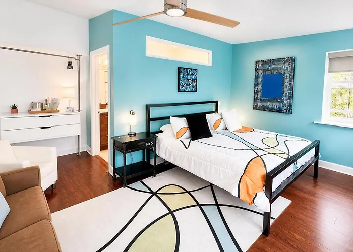 Bed & Breakfast House 5863- Chicago's Premier