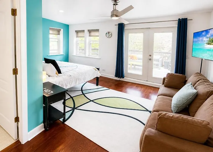 House 5863- Chicago's Premier Bed & Breakfast Chicago