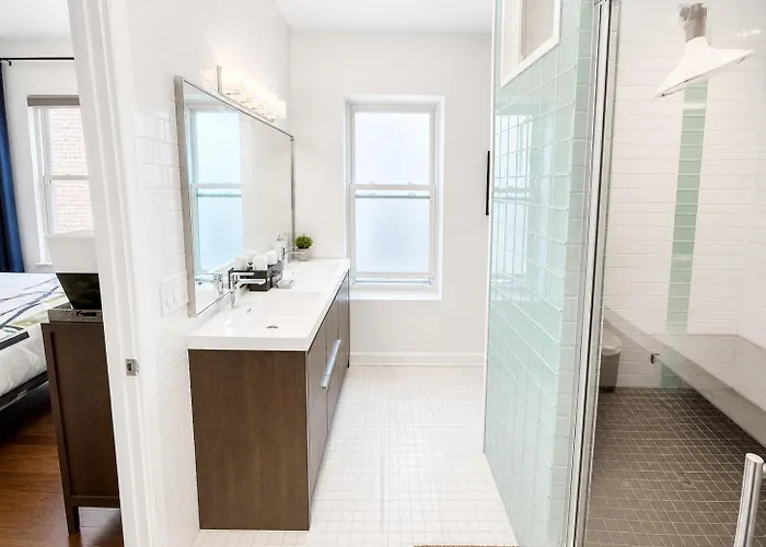 House 5863- Chicago's Premier Bed & Breakfast