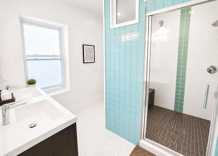 Bed & Breakfast House 5863- Chicago's Premier Chicago