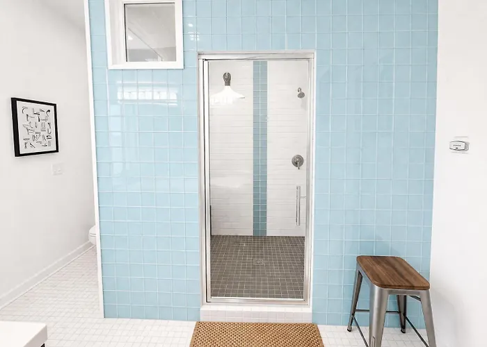 House 5863- Chicago's Premier Bed & Breakfast