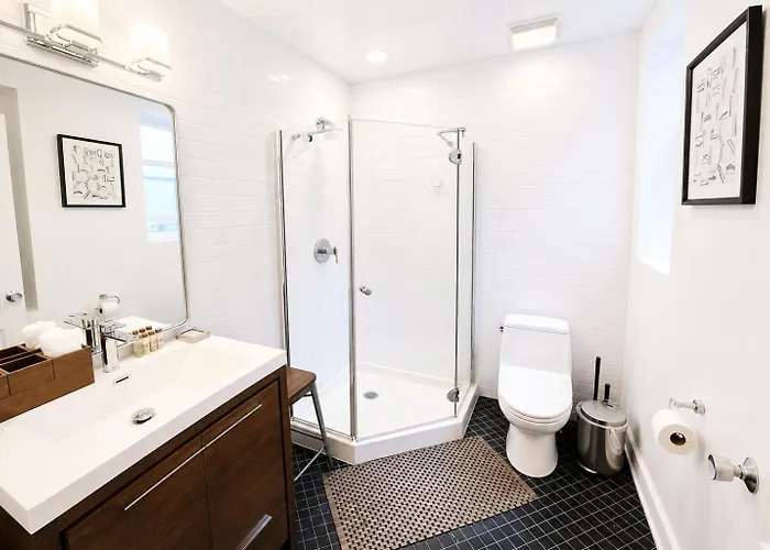 Bed & Breakfast House 5863- Chicago's Premier Chicago