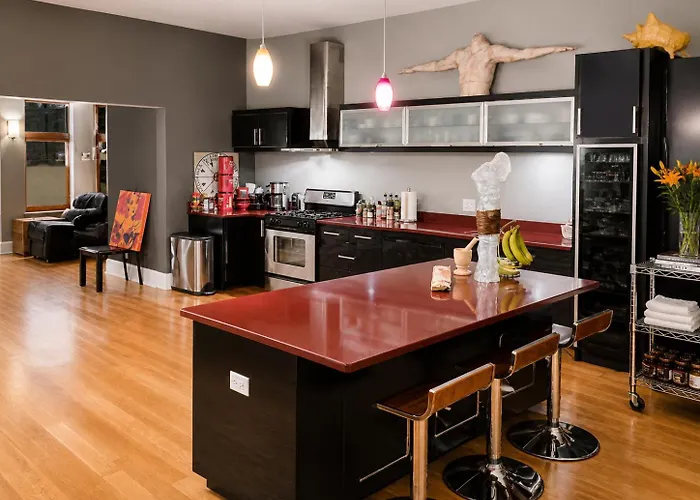 House 5863- Chicago's Premier 4* Chicago