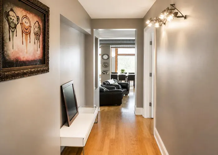 House 5863- Chicago's Premier Bed & Breakfast Chicago