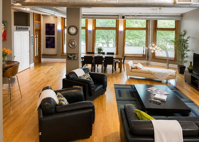 House 5863- Chicago's Premier Chicago