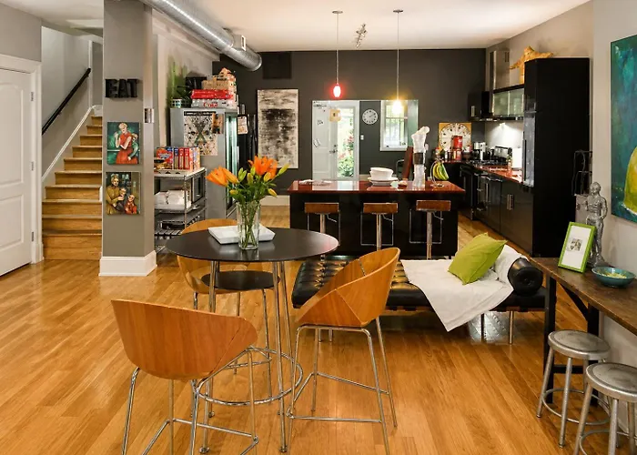 House 5863- Chicago's Premier 4*