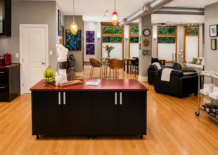 Bed & Breakfast House 5863- Chicago's Premier Chicago