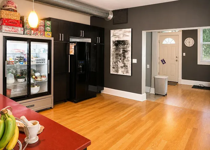 House 5863- Chicago's Premier