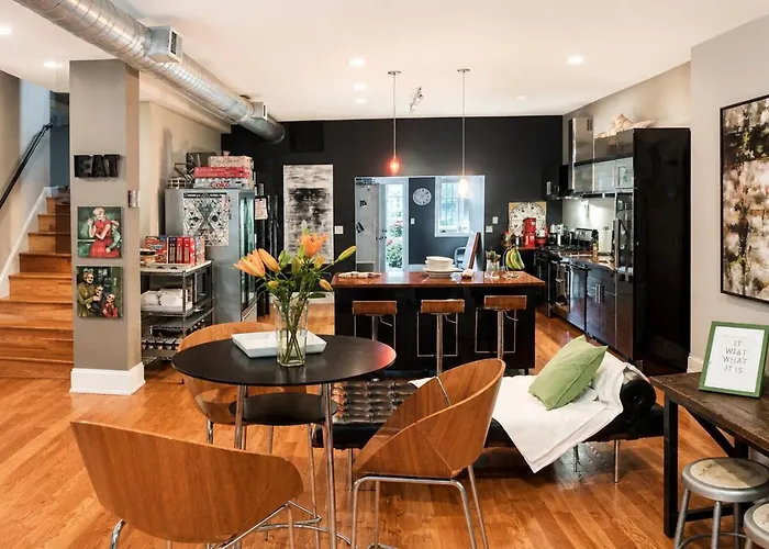 House 5863- Chicago's Premier Bed & Breakfast