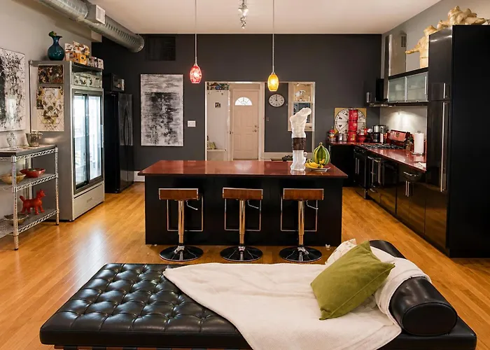 Bed & Breakfast House 5863- Chicago's Premier
