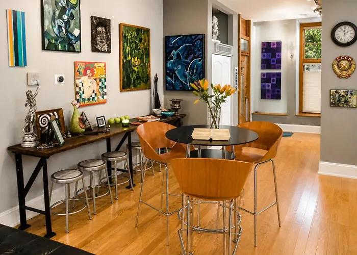 House 5863- Chicago's Premier Bed & Breakfast 4*