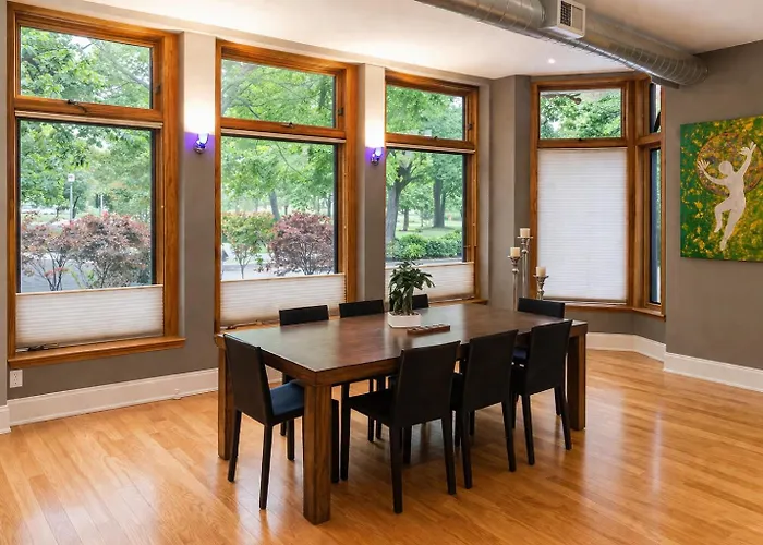 House 5863- Chicago's Premier Bed & Breakfast Chicago