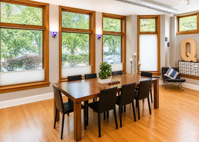 House 5863- Chicago's Premier Bed & Breakfast