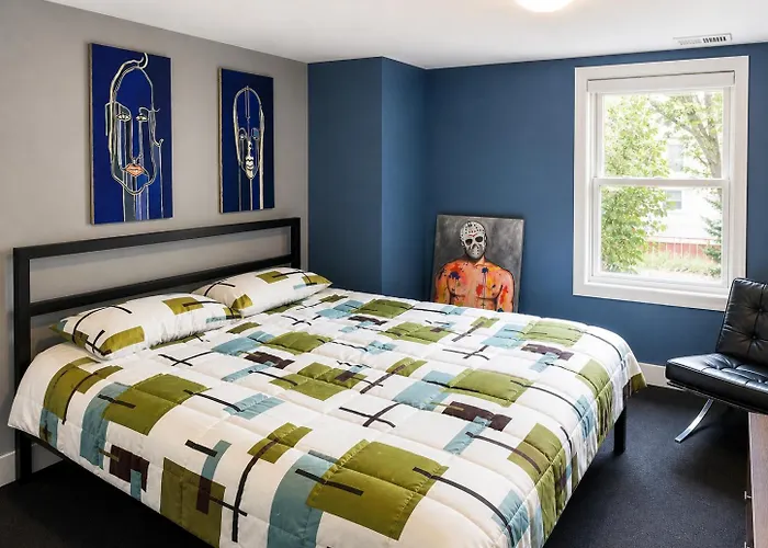 House 5863- Chicago's Premier 4*