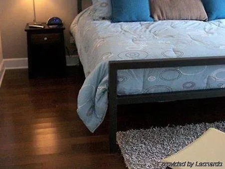 Bed & Breakfast House 5863- Chicago's Premier Chicago